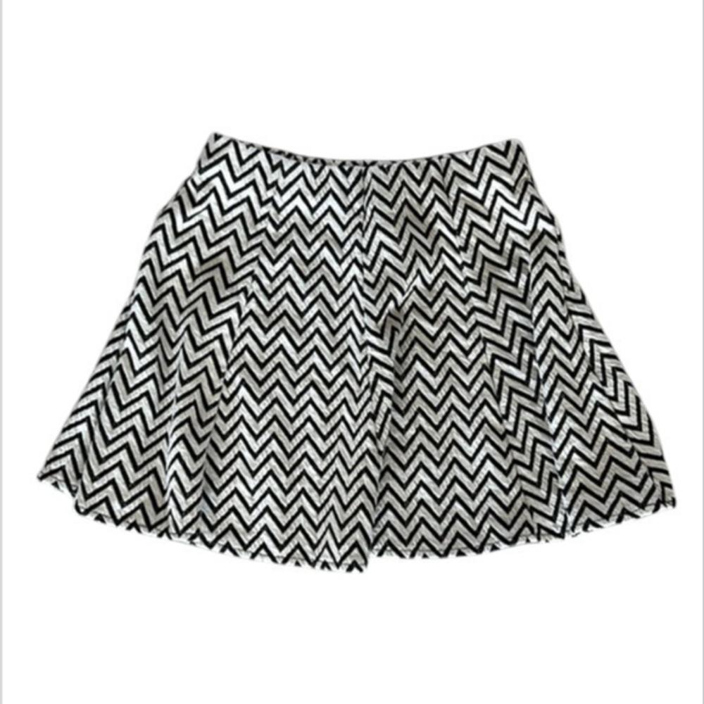 Aeropostale size XS black and white skirt